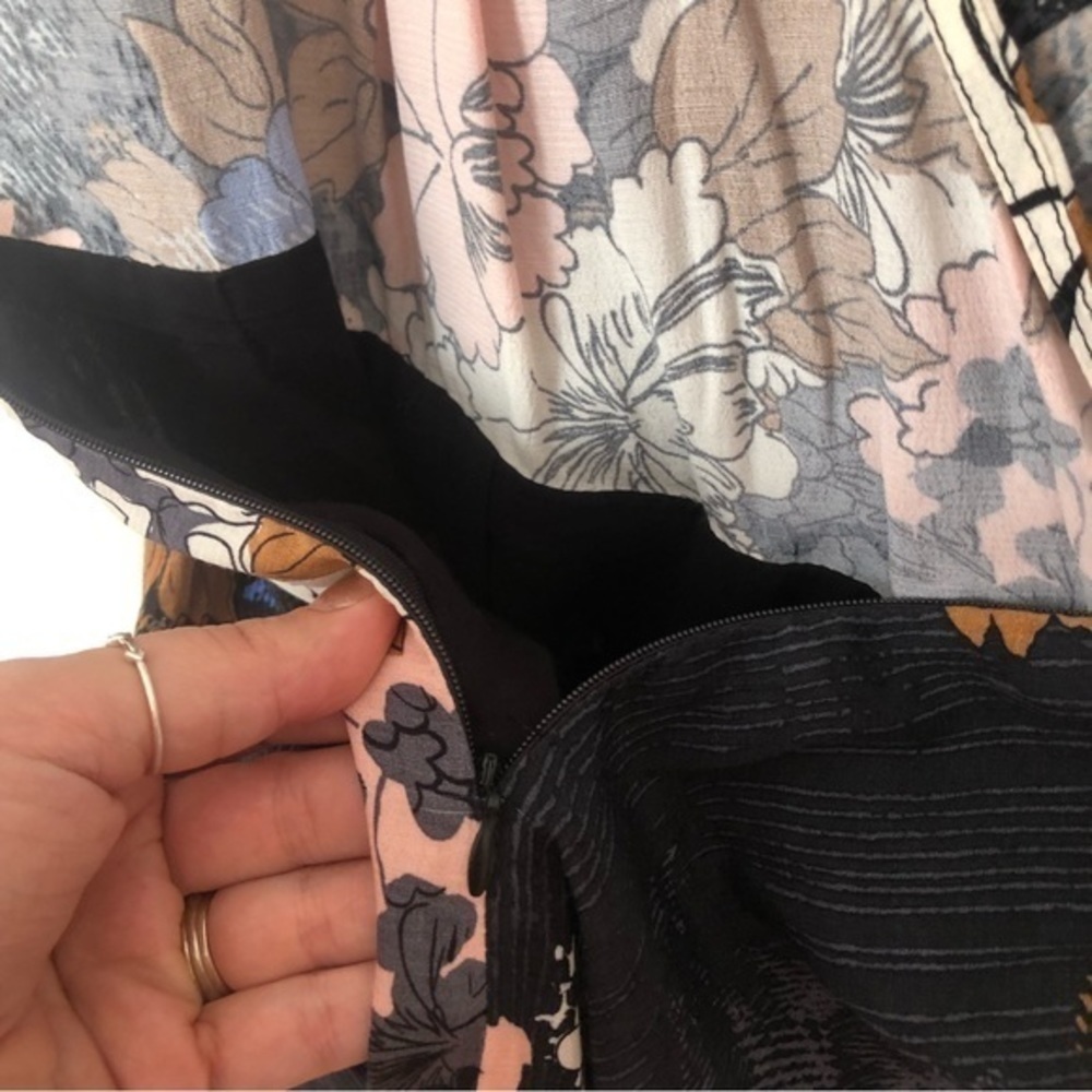 ASTR Black Blue Floral Faux Wrap Dress Hi Low S - Picture 6 of 7